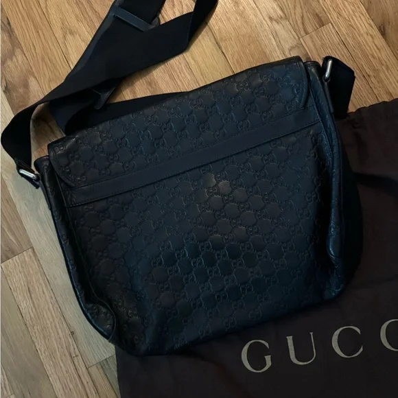 GUCCI MESSENGER BAG